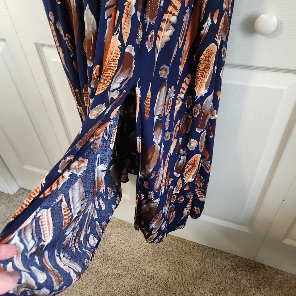 BloomChic Navy Blue Feather Print Smocked Waist V-Neck Midi Dress Size 18-20 - Picture 6 of 10